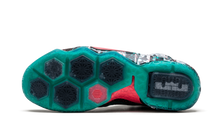 Load image into Gallery viewer, Nike Lebron 12 Xmas Emrld Green/hypr Pnch-dk Emrld