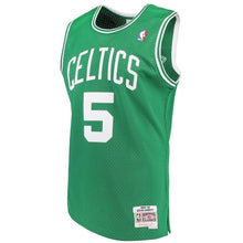 Load image into Gallery viewer, Men's Mitchell &amp; Ness Kevin Garnett Kelly Green Boston Celtics  Hardwood Classics Swingman Jersey  Green